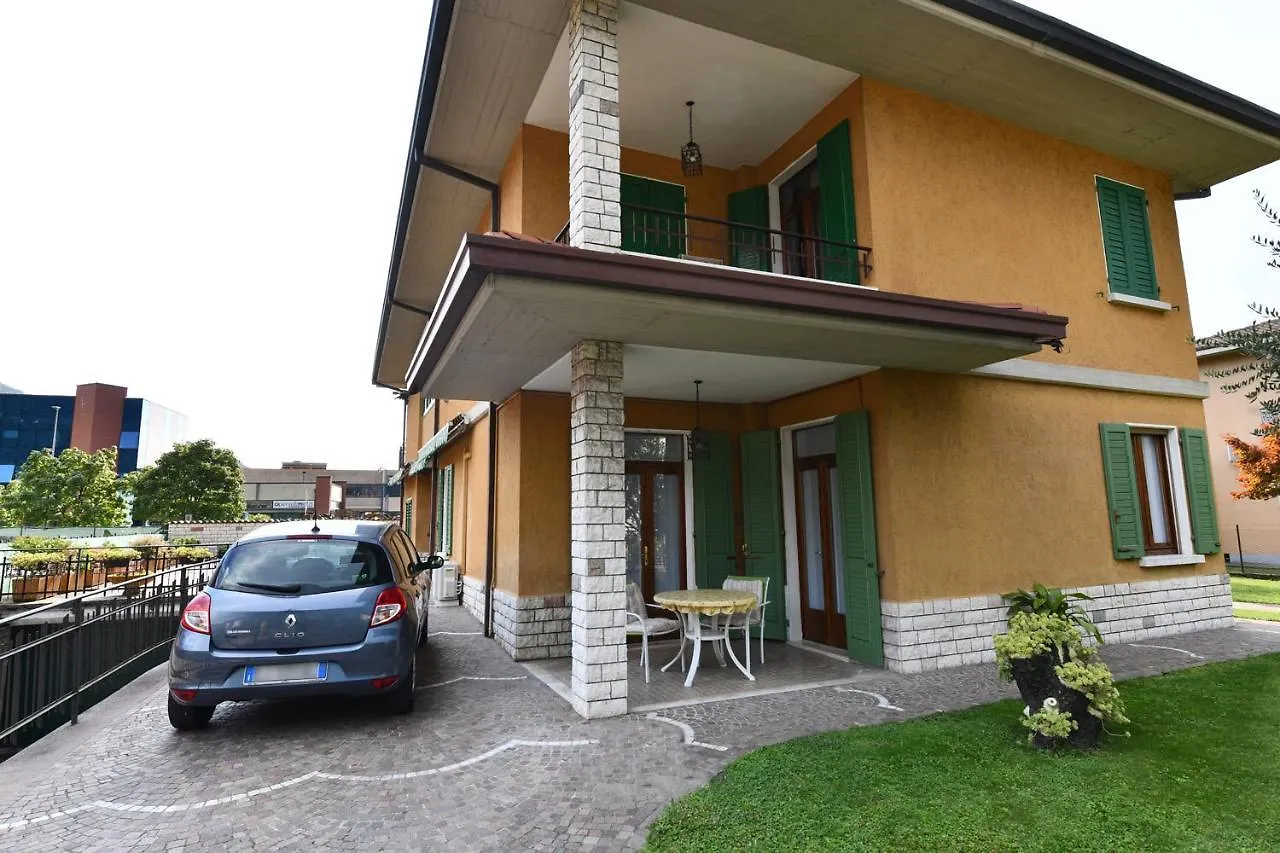 Fontana Fiorita Iseo Apartment 0*,